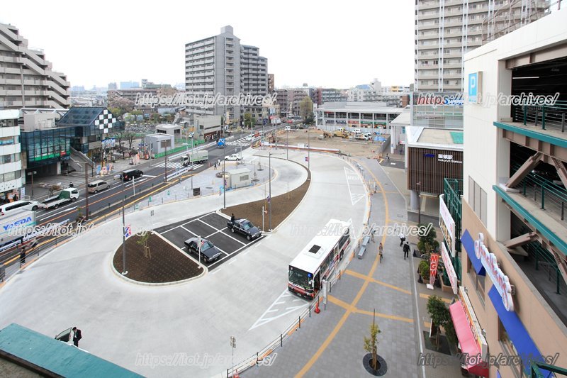 「サマーフェスティバルin国領」の会場ともなる「国領」駅前ロータリー