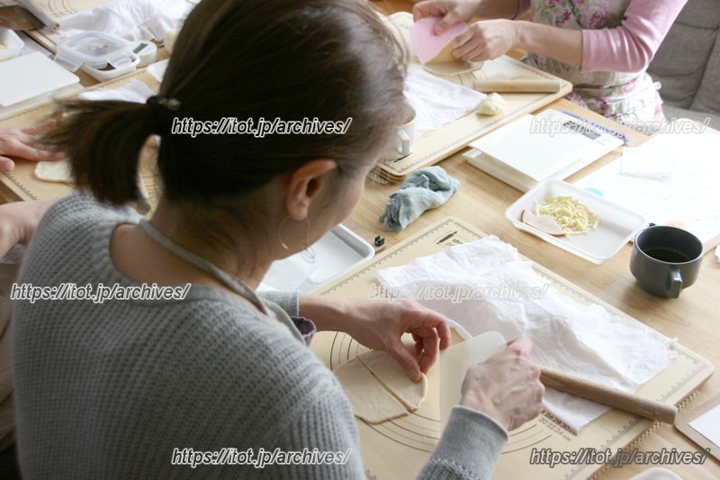 和やかに、時には集中して、レッスンは進む