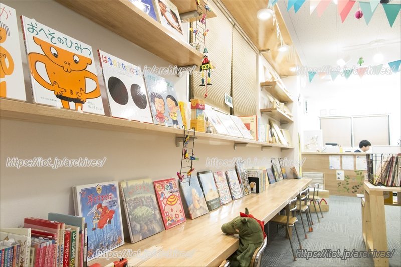 椅子があり、ゆっくり読むことが出来ます