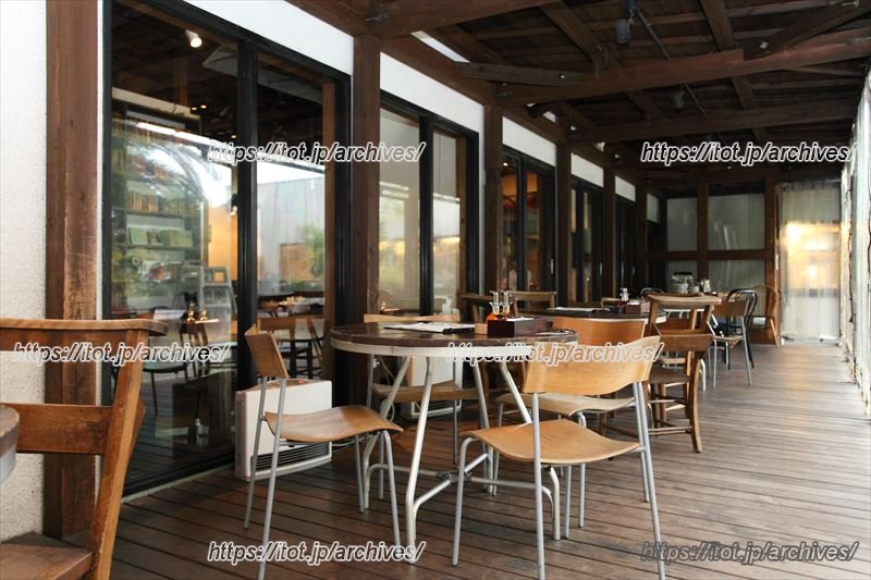 天気の良い日は、テラス席で。