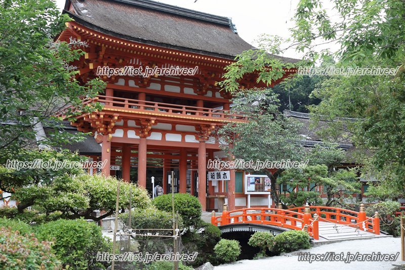 本殿へとつながる玉橋