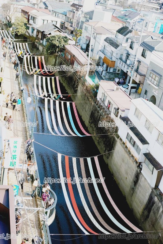 反物が美しく揺れる「川のギャラリー」