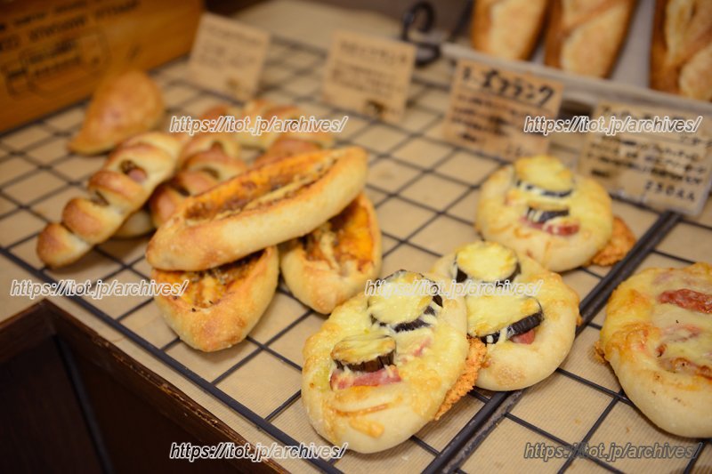 朝から晩までパン作りに関わっている豊永さんの作る様々な種類のパン