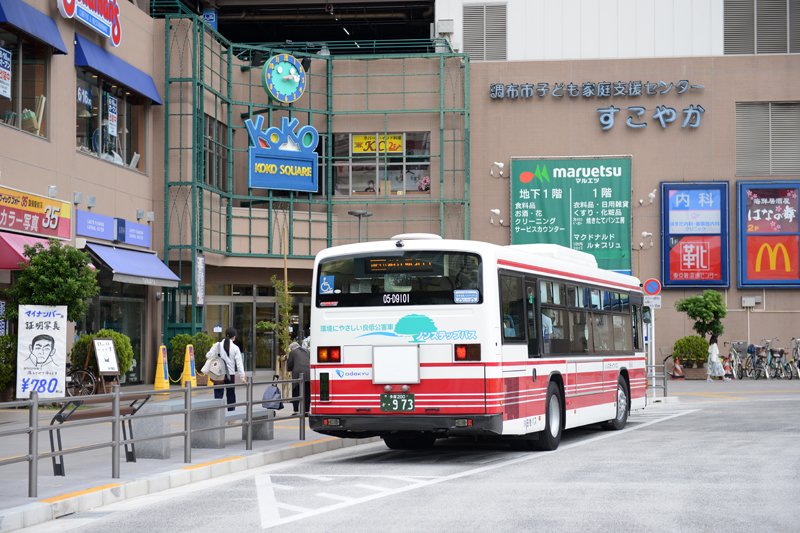京王線地下化にともなう駅前広場の再整備が完了。 今後は鉄道敷地跡の整備が進む、国領エリアの将来像とは? 駅前ロータリー
