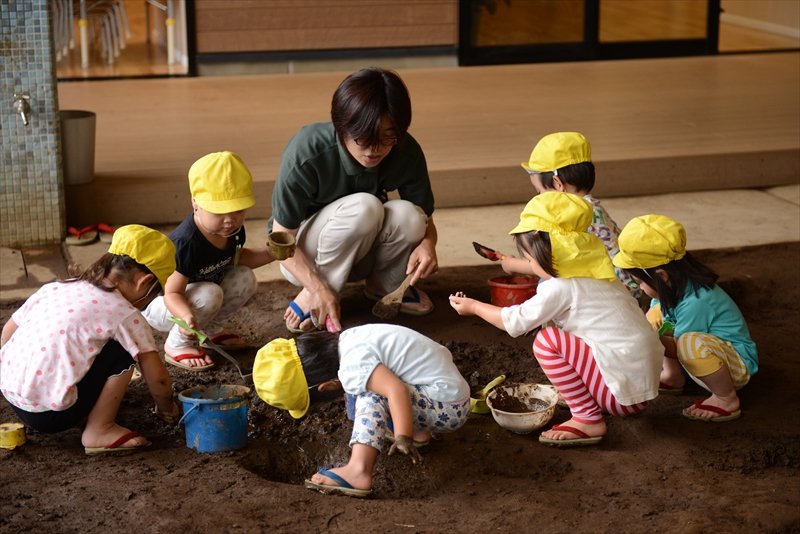 泥遊びも大切な教育