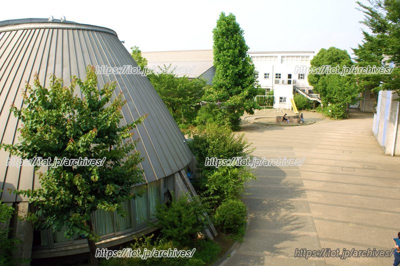 木々や花々が多い学校内。保護者の協力もあってこそ、美しい状態で保たれている