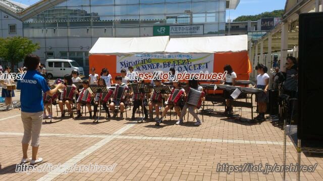 「みなみ野サマーブリーズコンサート」に参加した際の様子。写真はみなみ野小の音楽クラブ