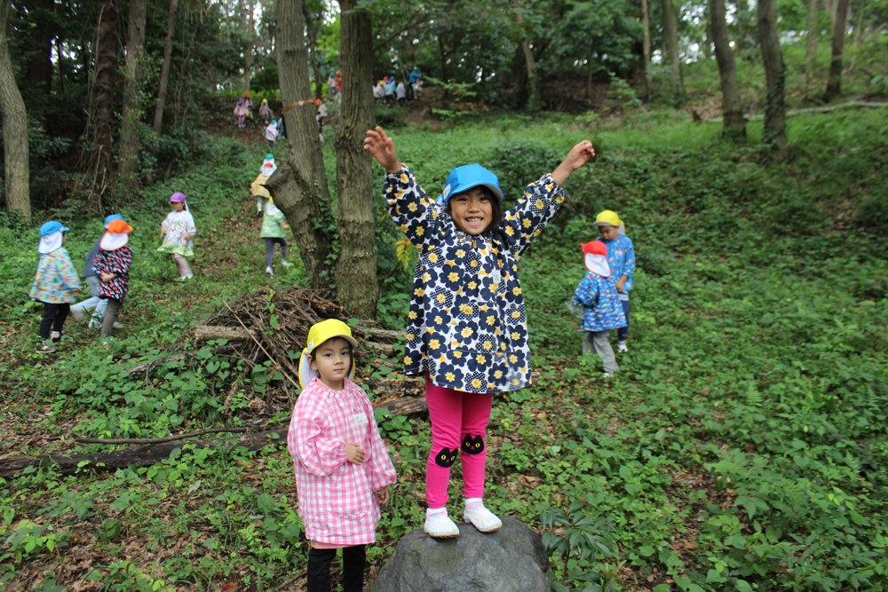 森は子どもたちの絶好の遊び場