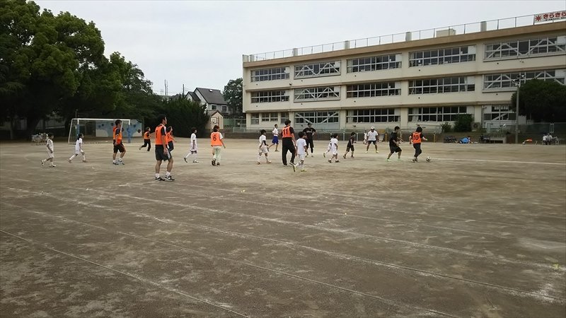 恒例の親子サッカーの様子