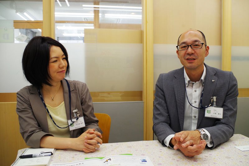 個性を尊重した、少人数制の学習指導を実践／栄光ゼミナール 国領校　責任者 千葉豪士さん、広報 大久保紘子さん