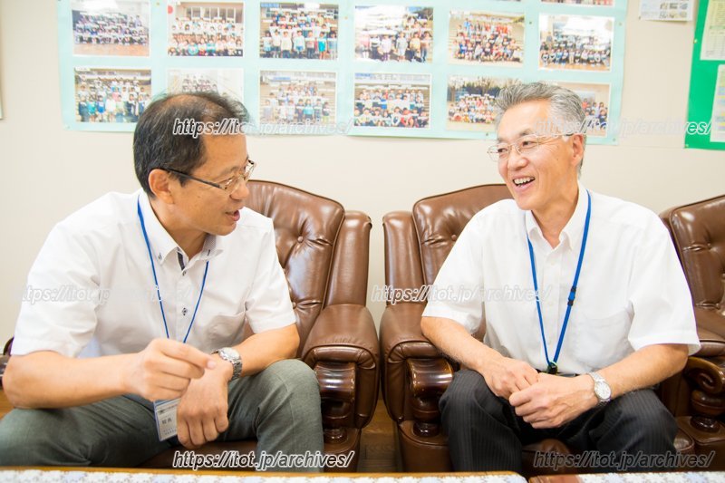 「守谷市立黒内小学校」小池義寿 校長先生（左）、吉田克也 教頭先生（右）