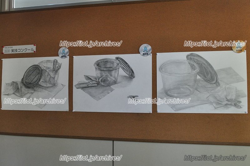 生徒達のデッサン作品