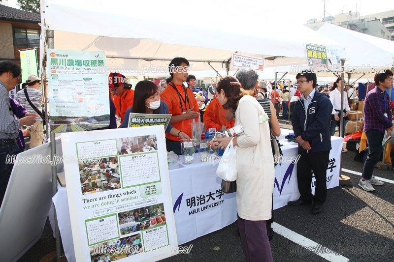 大学生が企画したブースも多数。明治大学による「地域連携プロジェクト」の企画展示