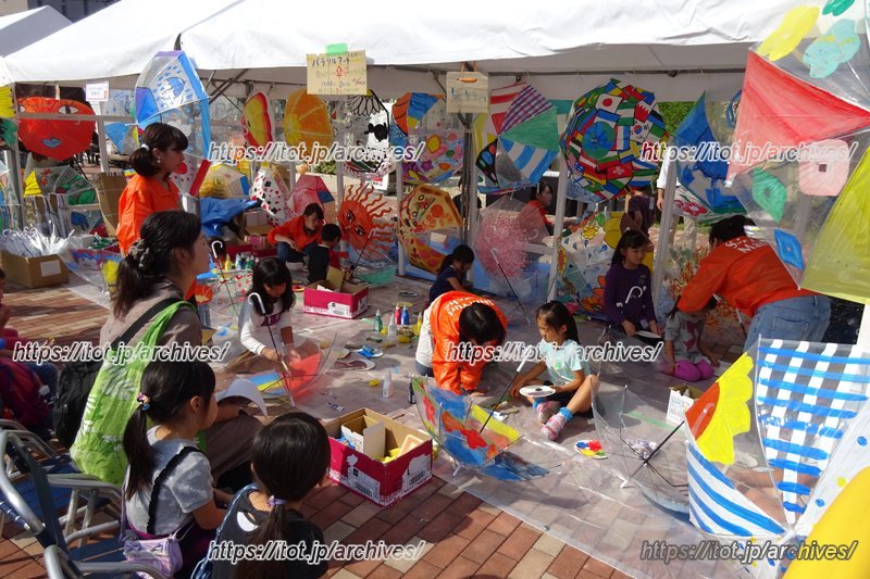 東京都市大学のワークショップ「パラソルでアートをつくろう」