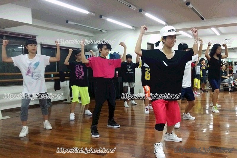 ヒップホップ・ティーンズクラスのレッスンの様子