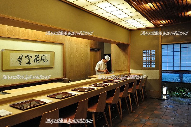 カウンター席で、カジュアルに懐石料理を楽しめる