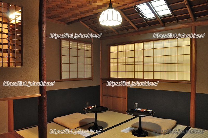 二階にある茶室「露庵」