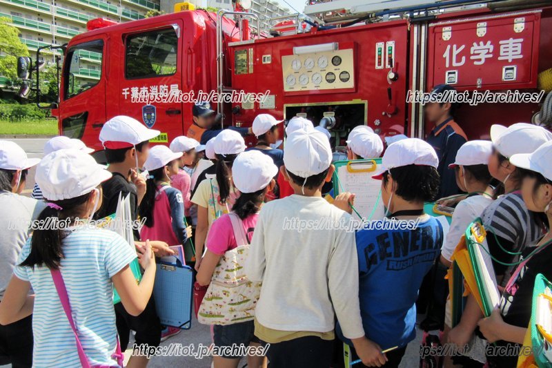 4年生の校外学習、消防署見学の様子