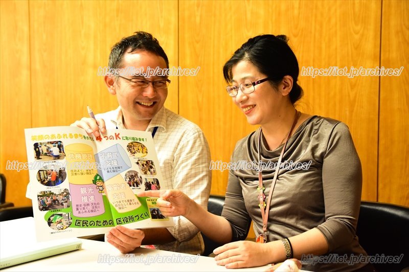 「4つのK」が書かれたプランについて語る針ヶ谷さんと山田さん