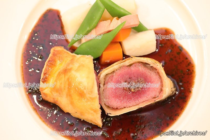 「仔羊のパイ包み焼き」