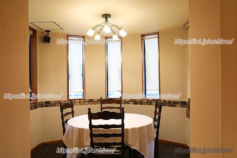 さまざまなシーンに使える半個室席