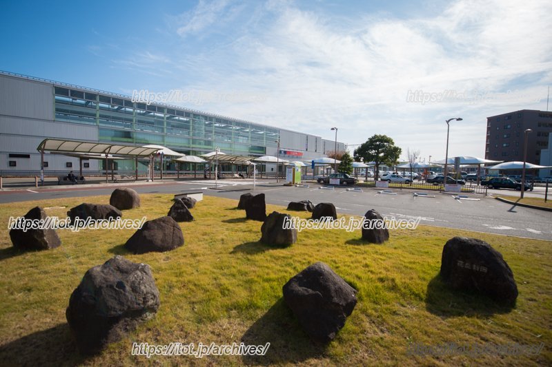 「みどりの」駅前