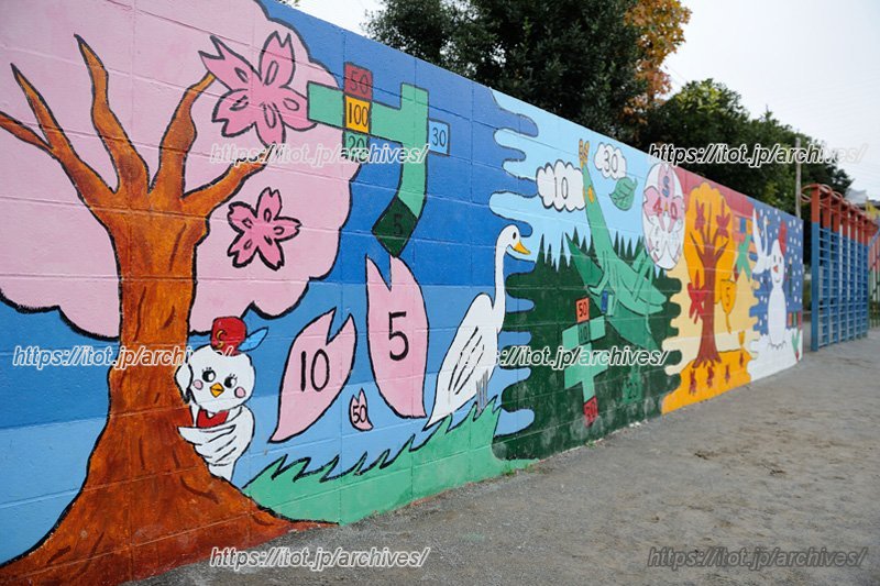 子どもたちが大好きな「さぎまる」と桜