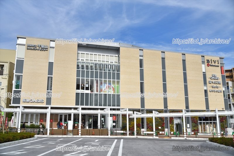 「駅前アゼリア保育園」が入る駅前商業ビル「BiVi千里山」