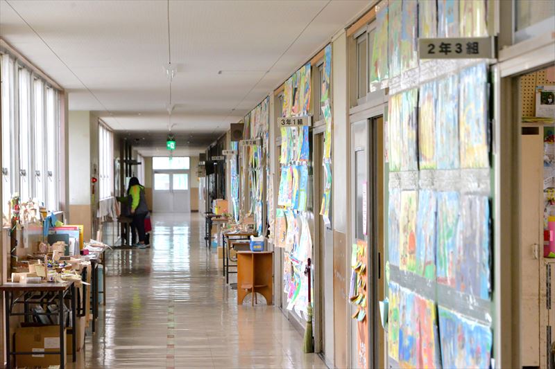 長く伸びる廊下