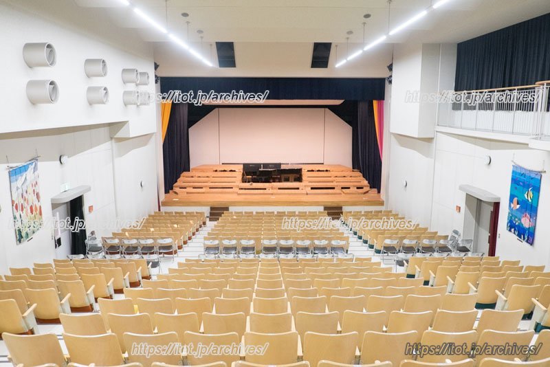 桐朋学園小学校の講堂