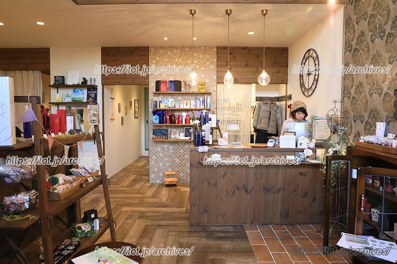 隣接する美容院「cocolino hair」