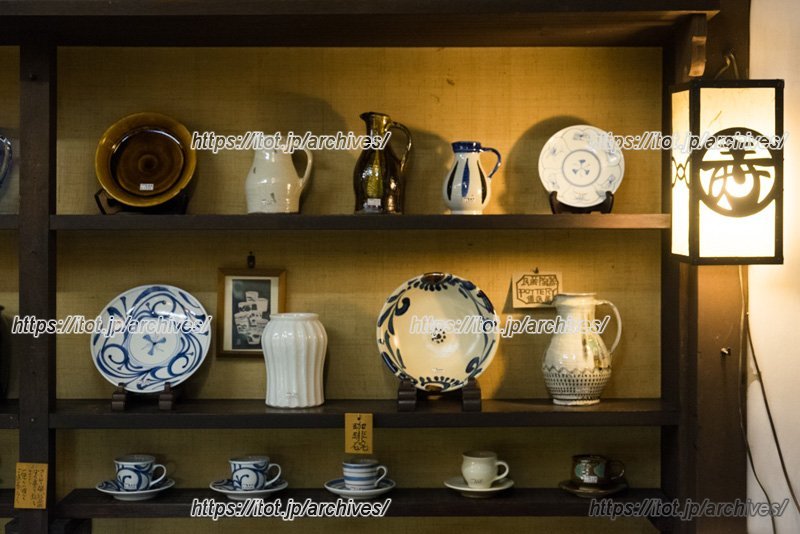 大皿からコーヒーカップまで用途も多彩な焼き物