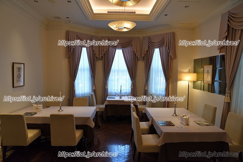 「la Maison de GRACIANI(ラ・メゾン・ドゥ・グラシアニ) 神戸北野」1Fダイニングルーム