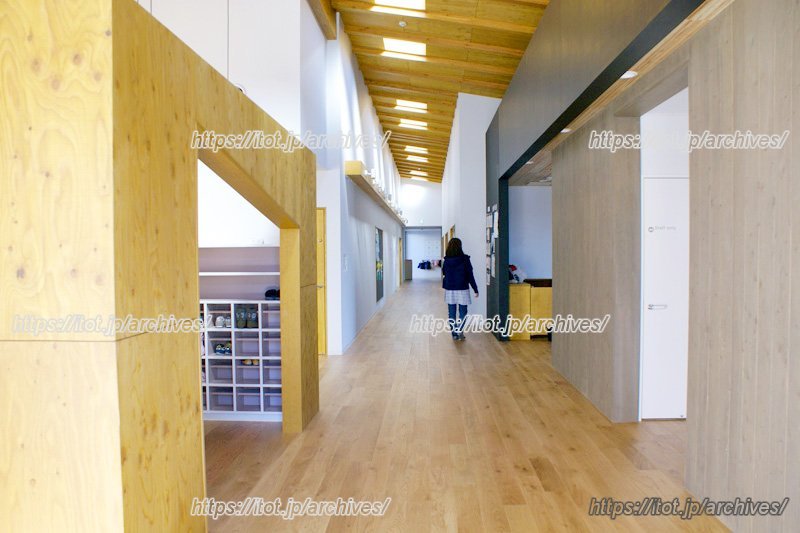 清潔感が保たれた、広々とした園舎内
