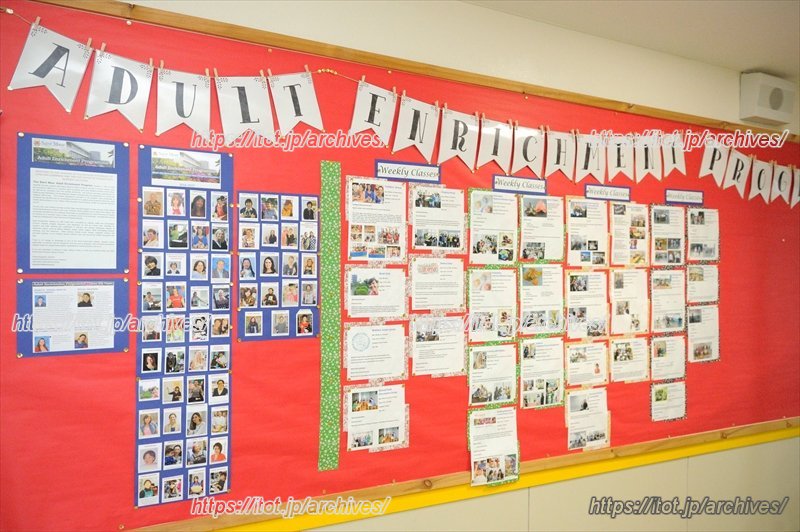 「Adult Enrichment Program」の掲示物