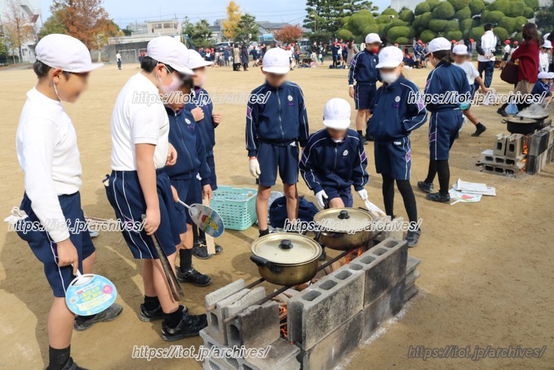 「くらた祭」で野菜スープを作る子どもたち