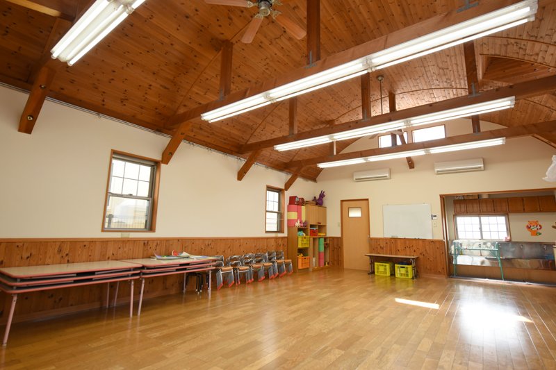 木のぬくもり溢れる園舎