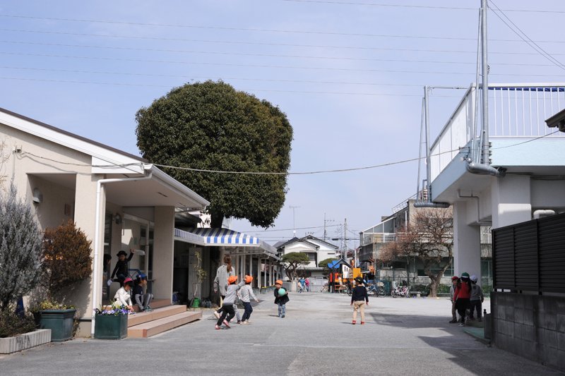 子どもたちの賑やかな声がたえない