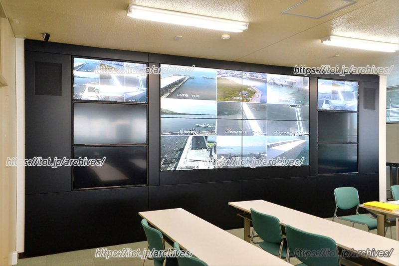 水門の様子を映すモニター