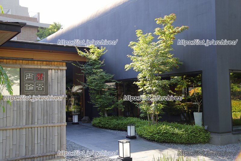 落ち着いた色でまとめられた外観