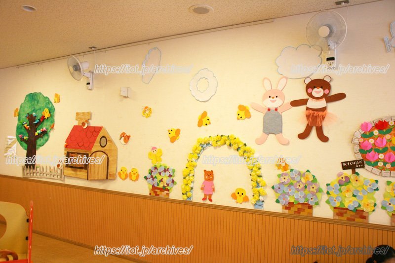 壁の飾りもにぎやか