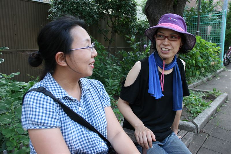 メンバーの稲垣さんと。活動を通して広がるママたちの活動の輪。