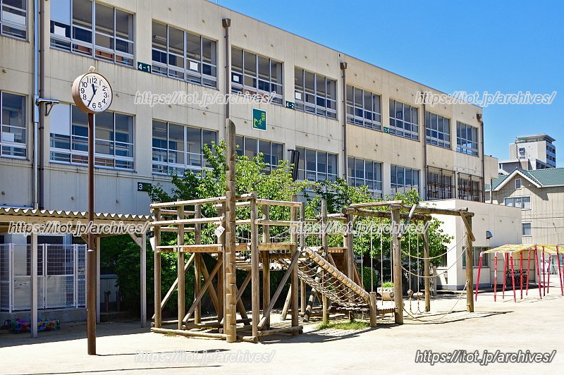 堺市立市小学校校舎外観