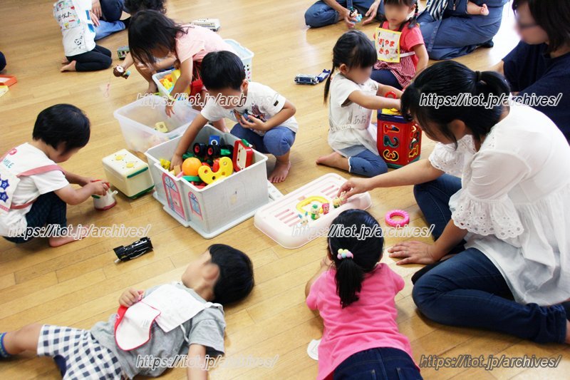 色々なおもちゃで遊んだ後は片付けも