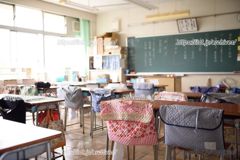 八王子市立楢原小学校 教室