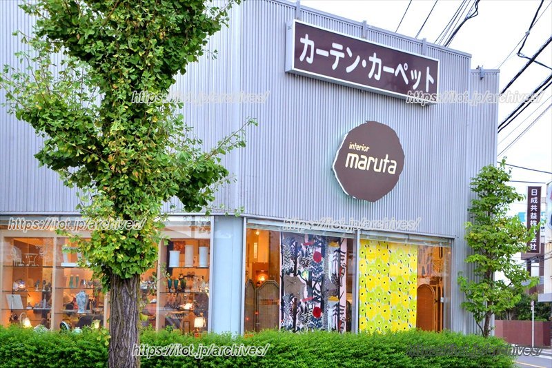 ガラス張りの外観