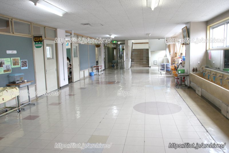 広々とした廊下