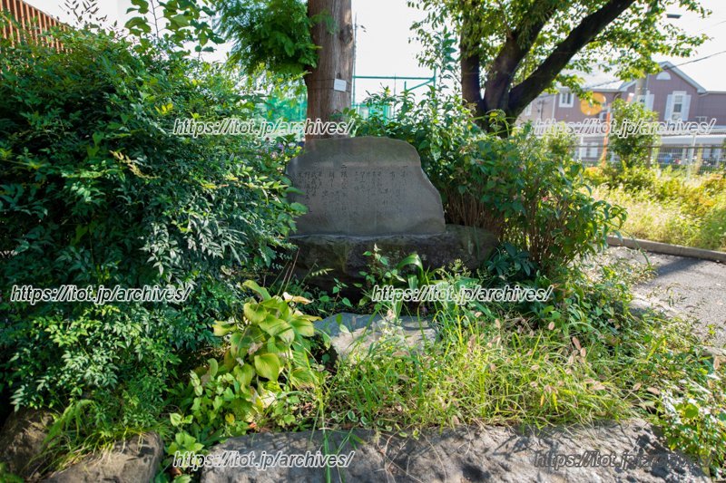 校歌が刻まれた石碑
