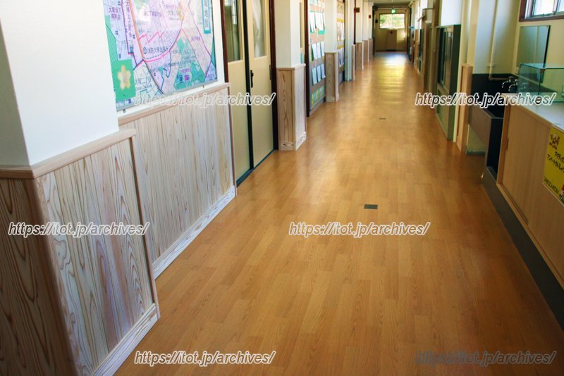 快適化工事で改修された廊下