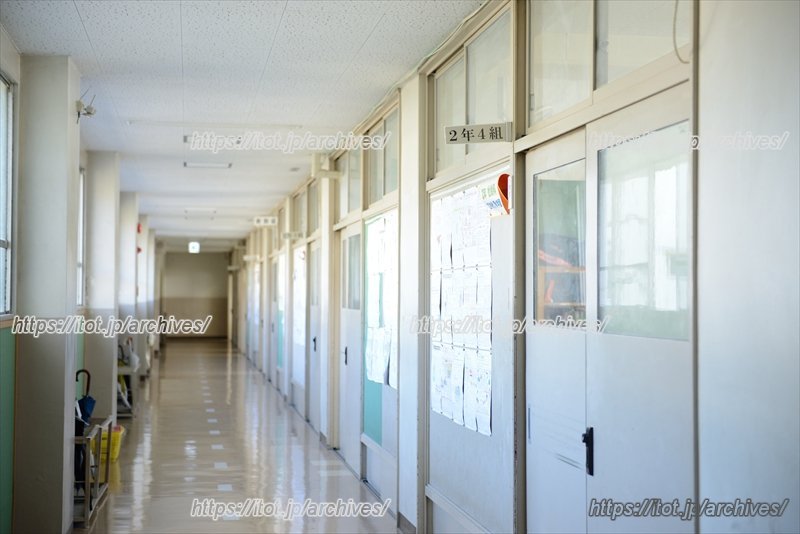 青葉台中学校の廊下